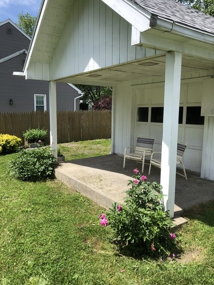 Building Photo - 144 Seeley St