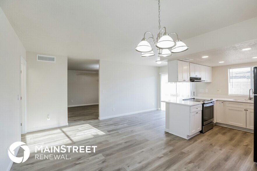 Building Photo - 3522 W Malapai Dr