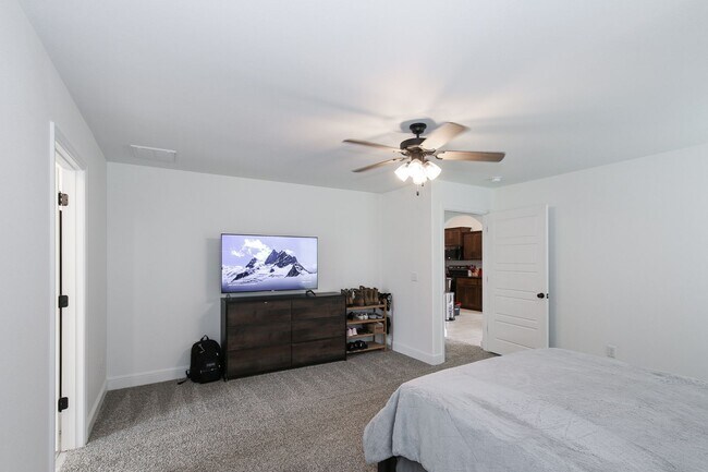 Building Photo - Like New Beautiful 3/2 Home in Gentry