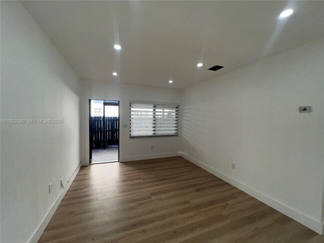 Building Photo - 3297 SW 26th St