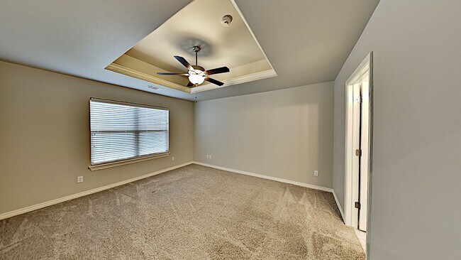 Building Photo - 4 Bedroom 2 Bathroom 2 Car Garage Home with Storm Shelter in East Edmond