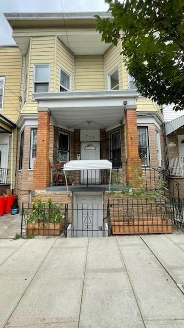Primary Photo - 910 16th St