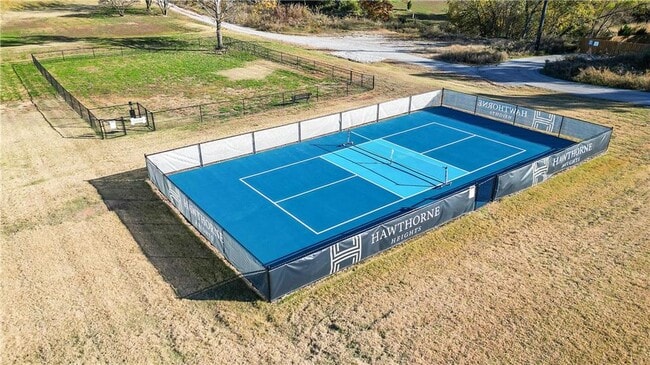 Building Photo - 913 NE Hts Ln