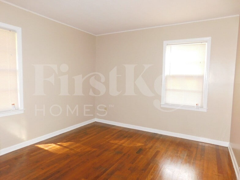 Building Photo - 4896 Lochinvar Dr