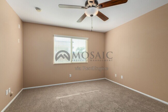 Building Photo - 398 E Daniella Dr