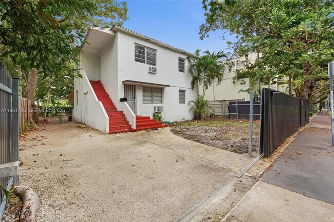 Building Photo - 3267 Franklin Ave