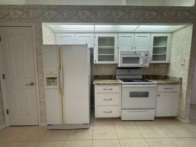 Building Photo - Charming 3-Bedroom Home in Broadmoor – Mov...