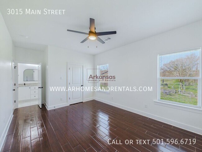 Building Photo - 3015 Main St