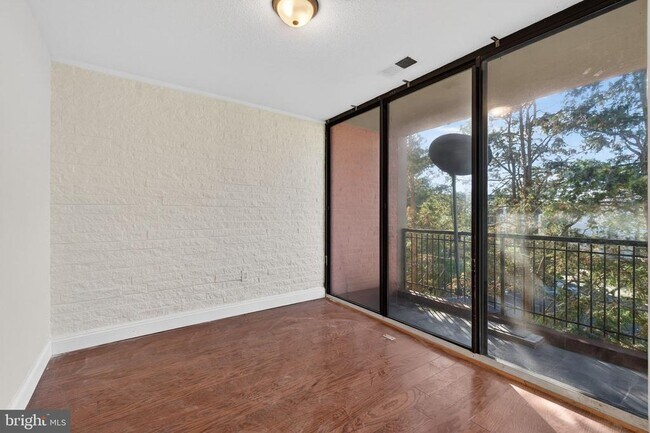 Building Photo - 16 S Van Dorn St