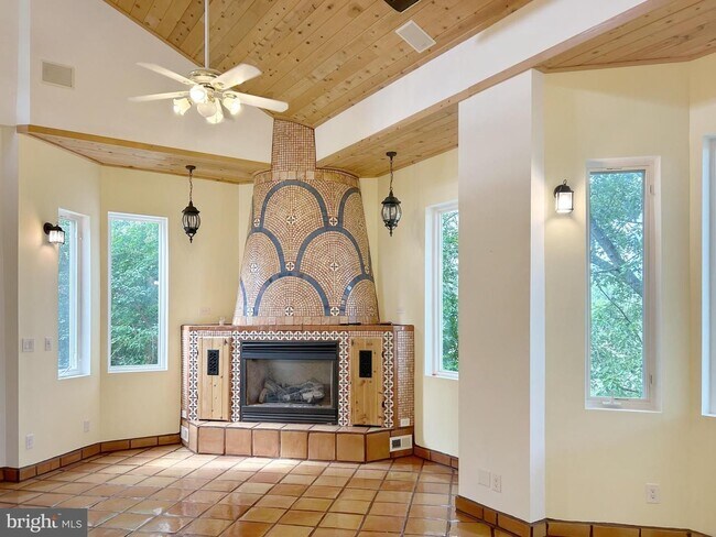 Building Photo - Potomac View