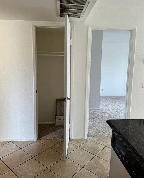 Closet Kitchen - 3440 Hathaway Ave