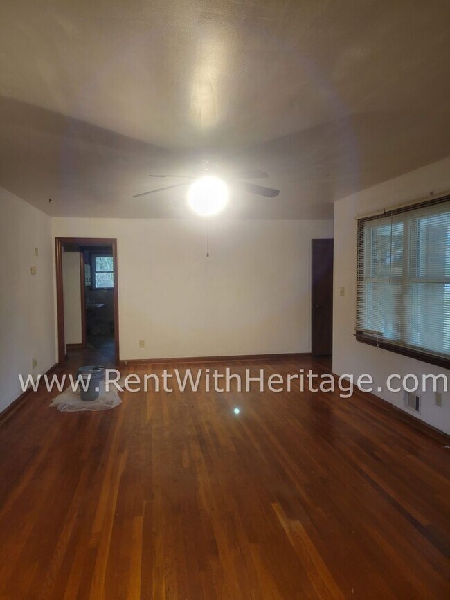 Building Photo - GRAMPA'S BUNGELOW - AWESOME BRICK RANCH WITH FULL UNFINISHED BASEMENT / GREAT LOCATION