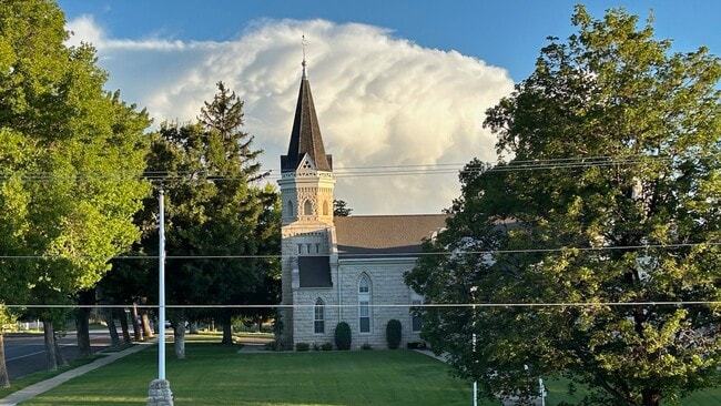 Building Photo - 90 S Main St