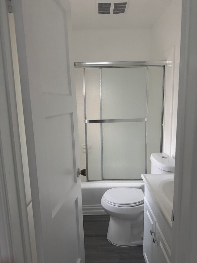 Building Photo - 9006 Painter Ave