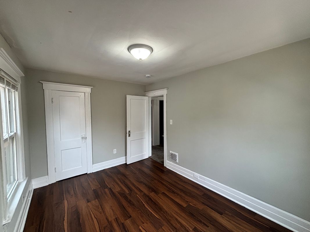 Building Photo - 242 Ferris St