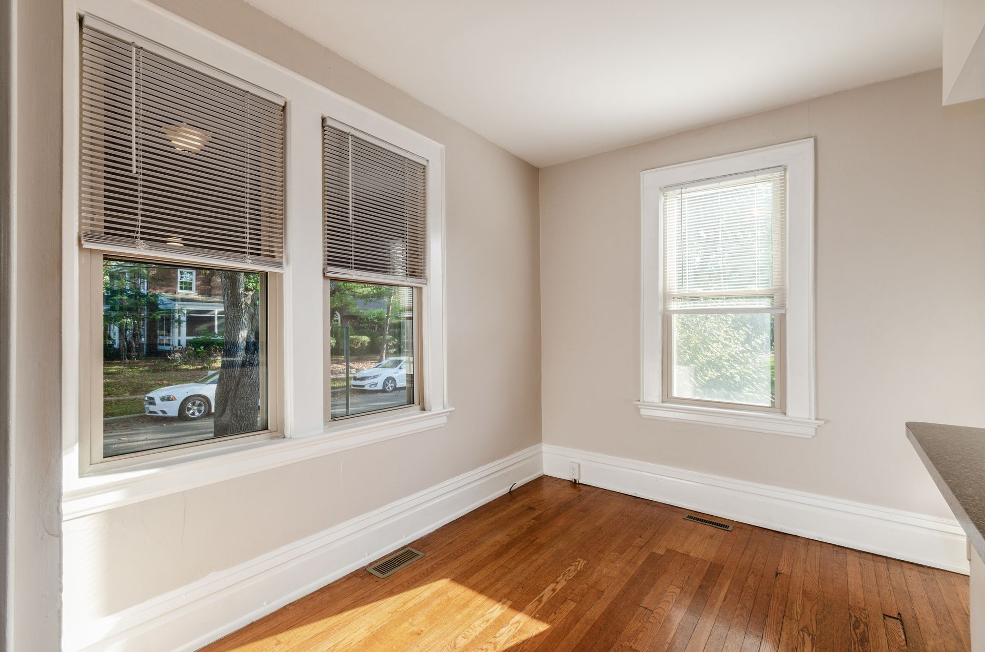 Building Photo - 534 S Drexel Ave