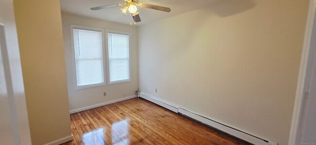 Building Photo - 160 4th St