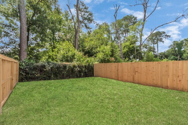 Building Photo - 5818 Burt St