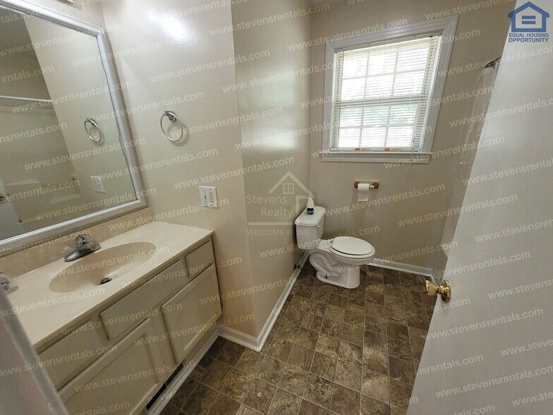 Building Photo - 205 E 13th St