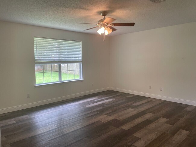 Building Photo - 1797 Cedrus Ln