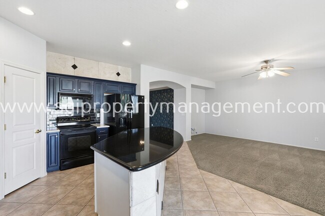 Building Photo - 12442 N 82nd Ln