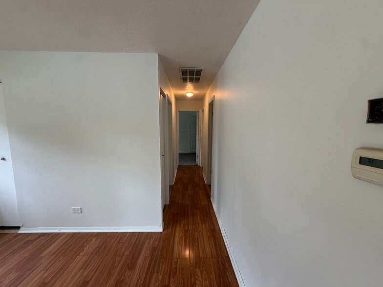 Building Photo - 831 Beech Dr