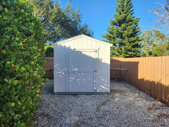 Building Photo - 357 NE Brasher Ct