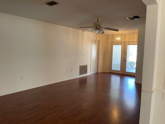 Building Photo - Spacious 3  Bedroom plus Den 3.5 baths 2 car plus golf cart garage in Timber Pines