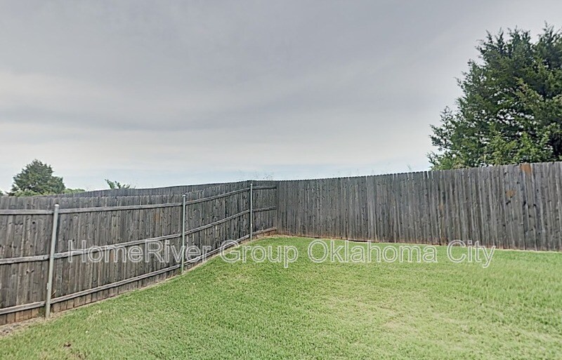 Building Photo - 17604 Hampton Park Dr
