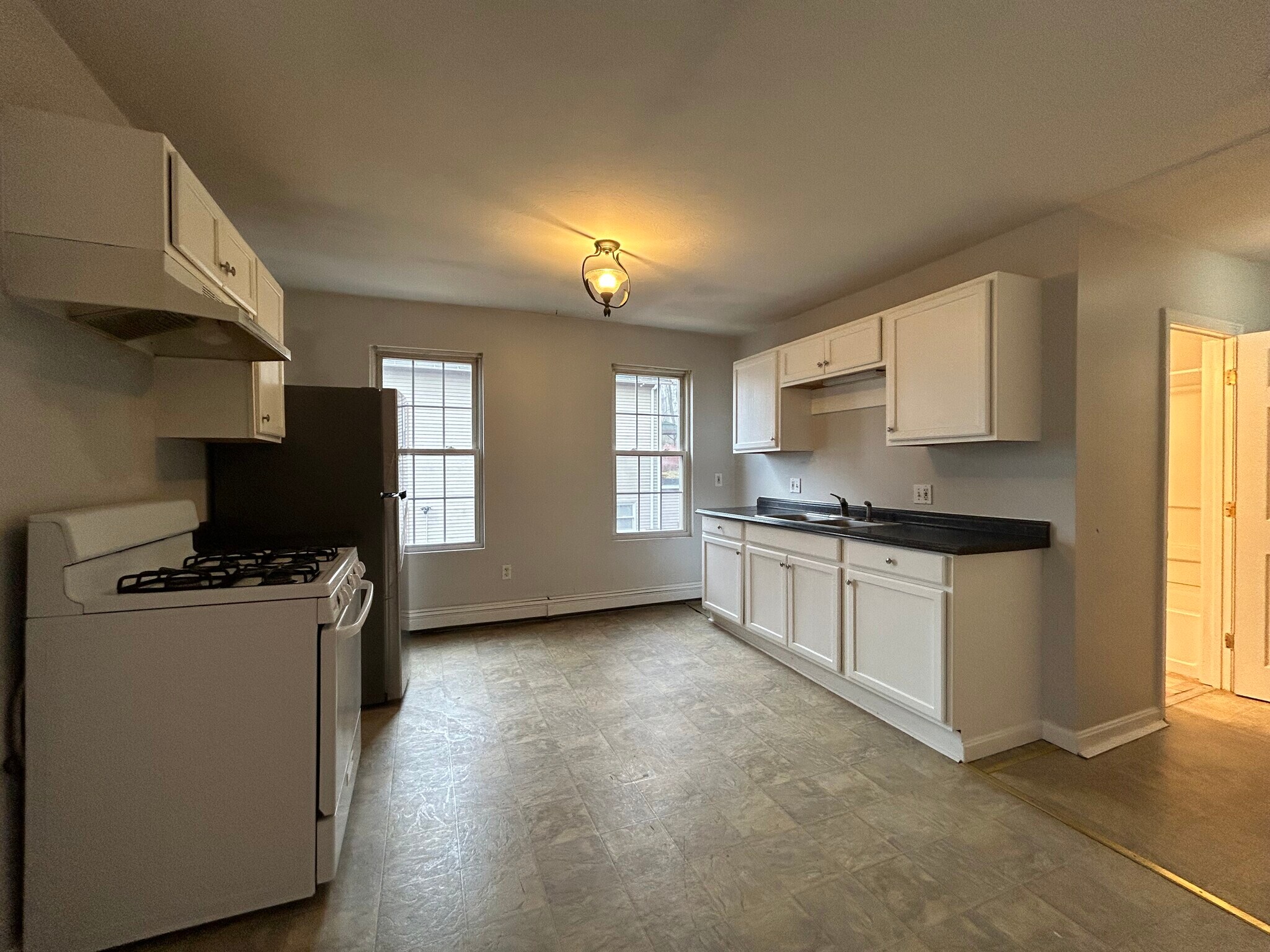 Building Photo - 4 Carlstad St