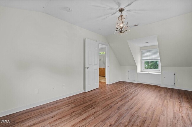 Building Photo - 65 Birdhouse Ln