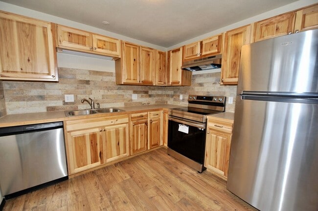 Building Photo - New Remodel 2 bed 1 bath with washer & dryer