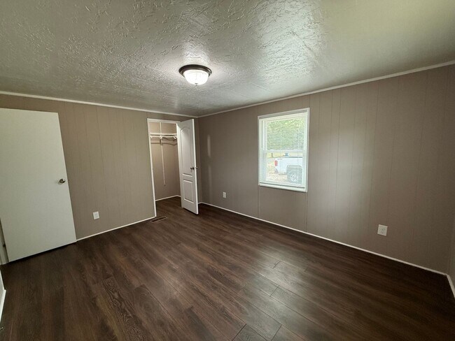 Building Photo - For Rent Advance