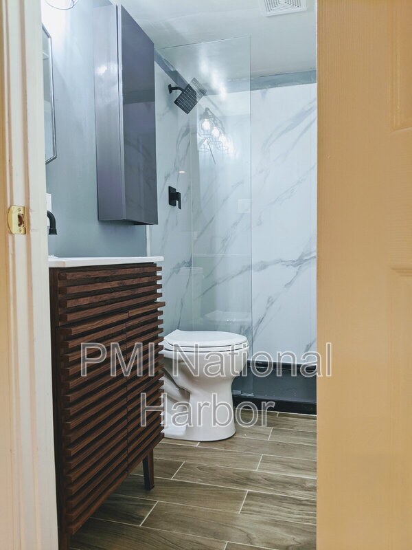 Building Photo - 702 Leeward Ct