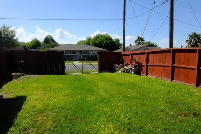 Building Photo - 10526 Sundown Dr