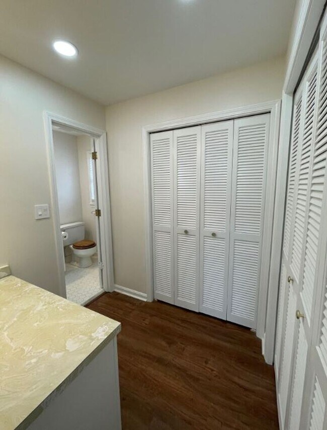 Building Photo - Douglas Hills Colonial