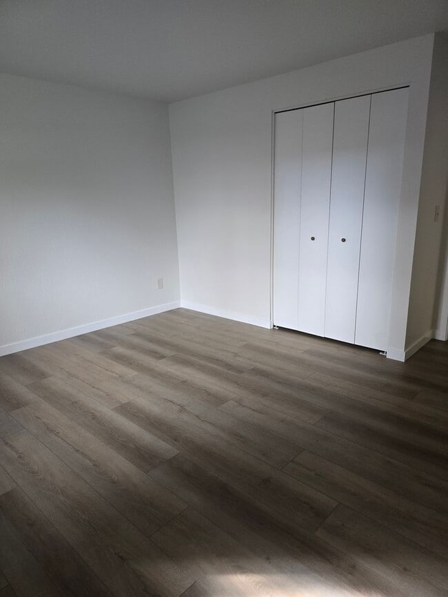 Building Photo - 3 bed 2 bath Single Home for Rent in Grants Pass