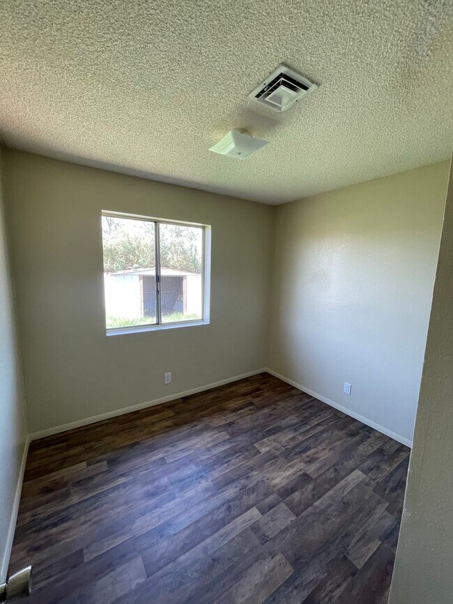 Building Photo - 4 bedroom Home in Yuma Valley for Rent!