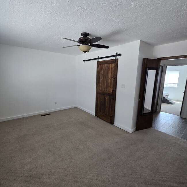 Building Photo - 1048 Monte Largo Dr NE