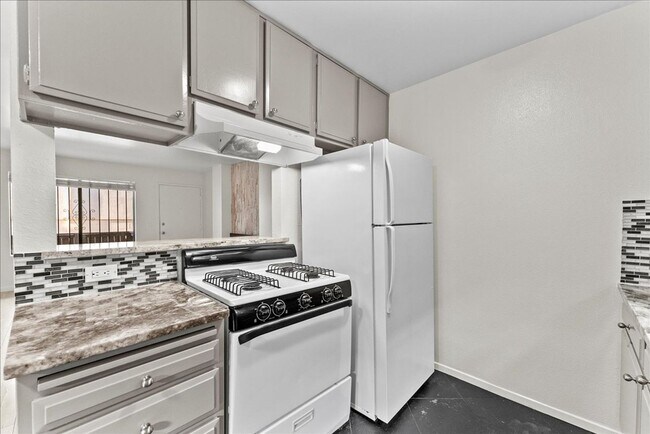 Building Photo - 392 Coronado Ave
