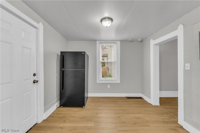 Building Photo - 1345 W 61st St