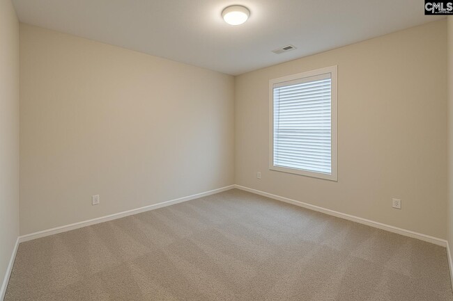 Building Photo - 735 Bustling Br Ln