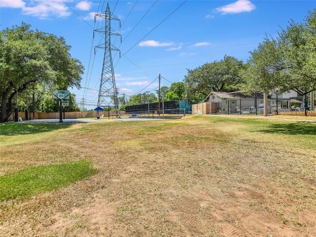 Building Photo - 4301 Balcones Woods Dr