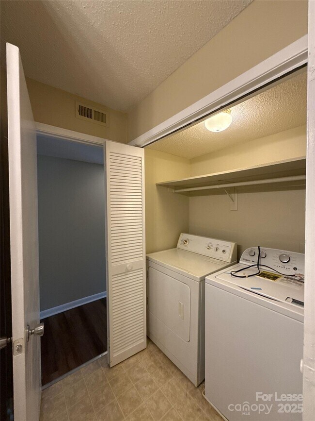 Building Photo - 3240 Heathstead Place