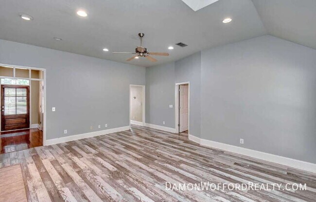 Building Photo - 124 Raintree Rd