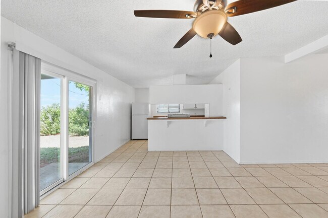 Building Photo - 4931 E De Medici Dr