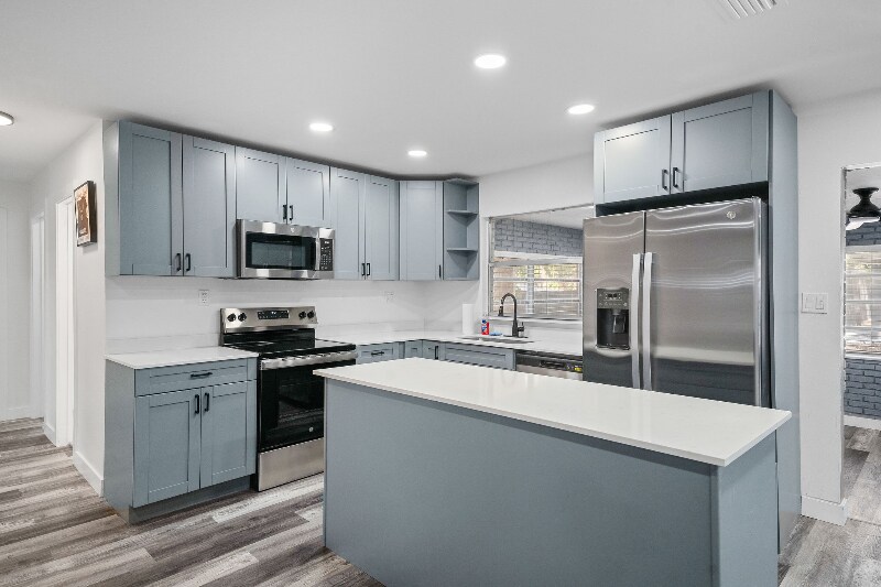 Building Photo - 4303 W Woodlawn Ave