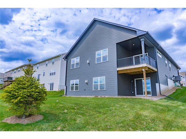 Building Photo - 717 Winterberry Ln
