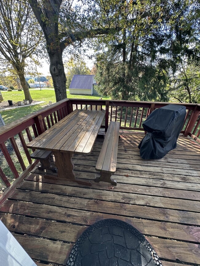 Building Photo - 962 W Main St