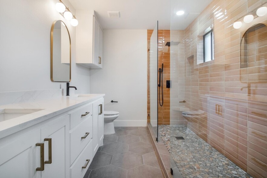 Building Photo - Bright Northwest Dallas home on large quarter-acre lot